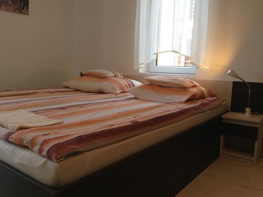 Lovagvar Apartments Gyula Kamer foto