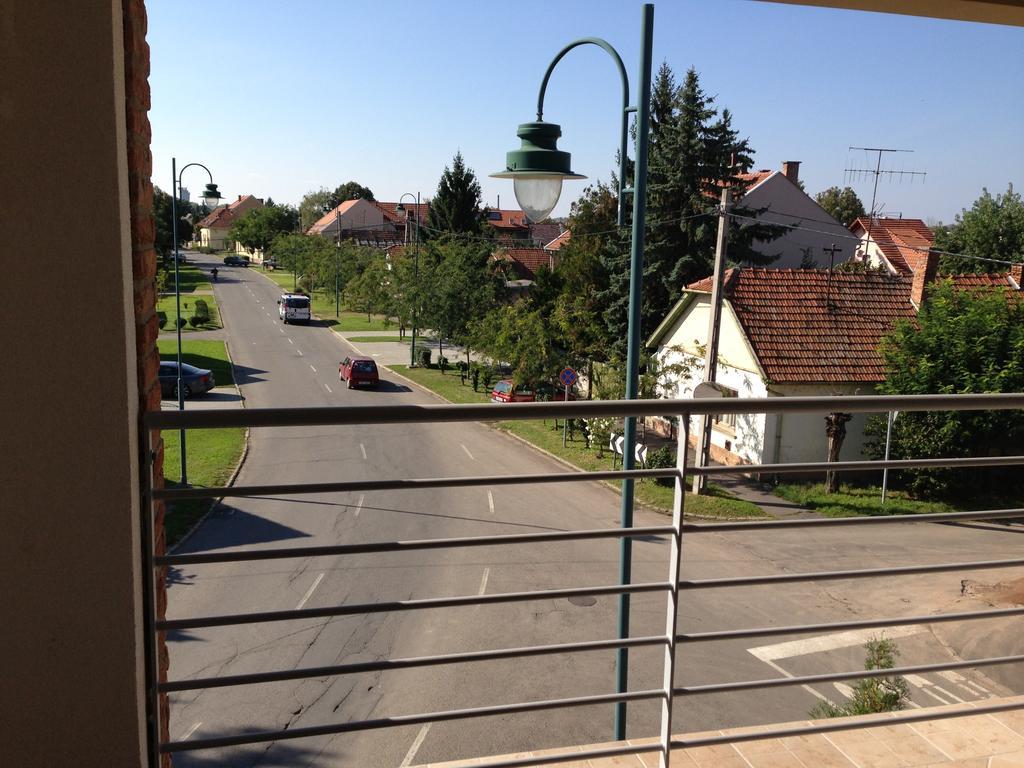 Lovagvar Apartments Gyula Buitenkant foto