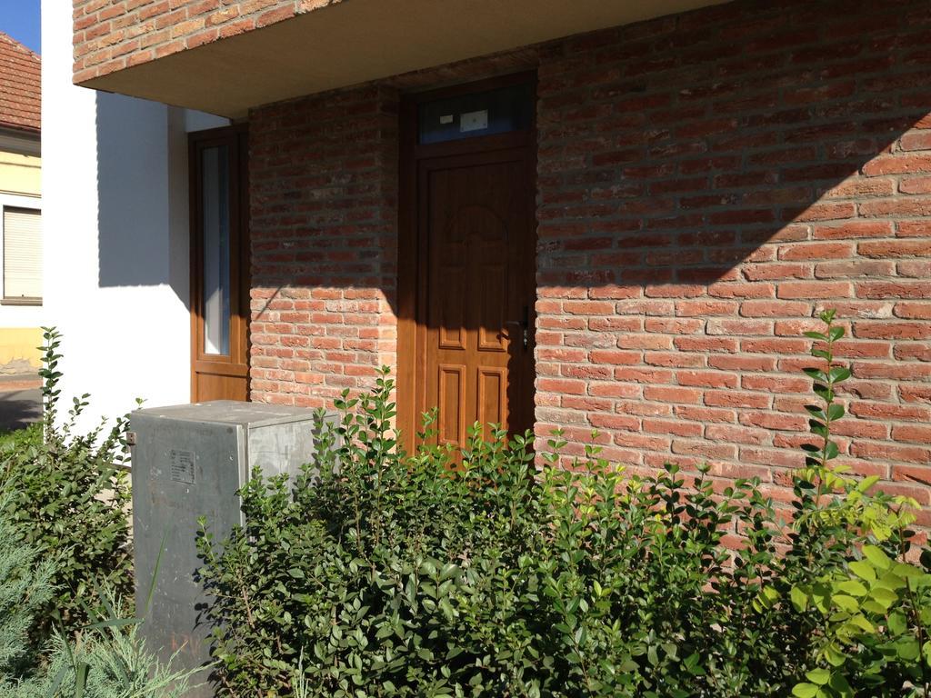 Lovagvar Apartments Gyula Buitenkant foto
