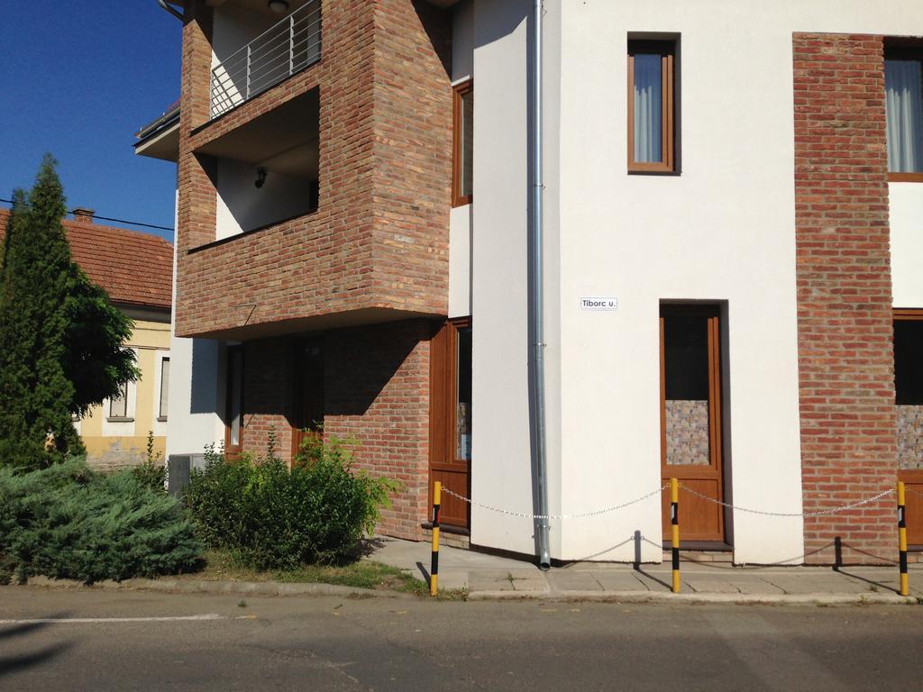 Lovagvar Apartments Gyula Buitenkant foto