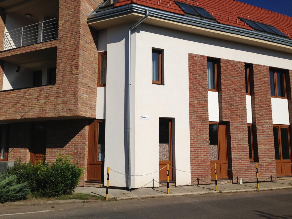 Lovagvar Apartments Gyula Buitenkant foto
