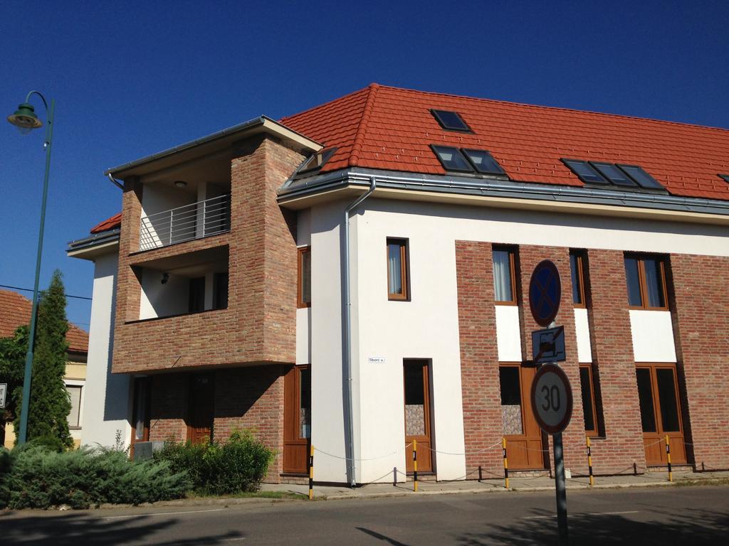 Lovagvar Apartments Gyula Buitenkant foto
