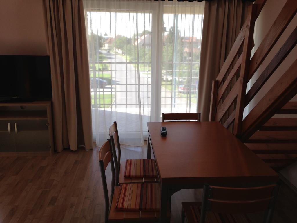 Lovagvar Apartments Gyula Kamer foto